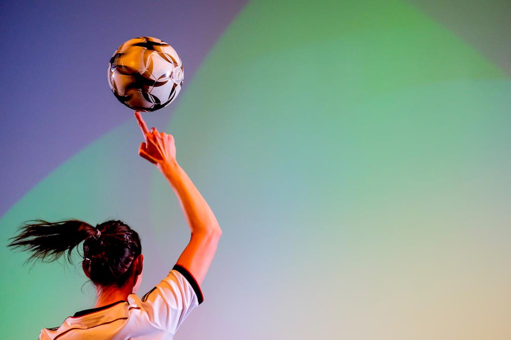 Fußballartistin Miriam Willems live in der Stadthalle Osterode (Foto: Dietrich Kühne)