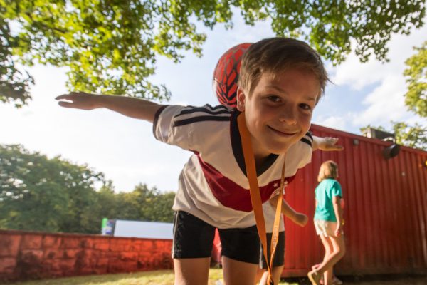 Fußballtricks beim MondLichtFest 2016 im Freiluftkino Friedrichshain Berlin