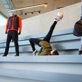 Fußballtricks mit Miriam Willems im neuen adidas Outlet Store Herzogenaurach