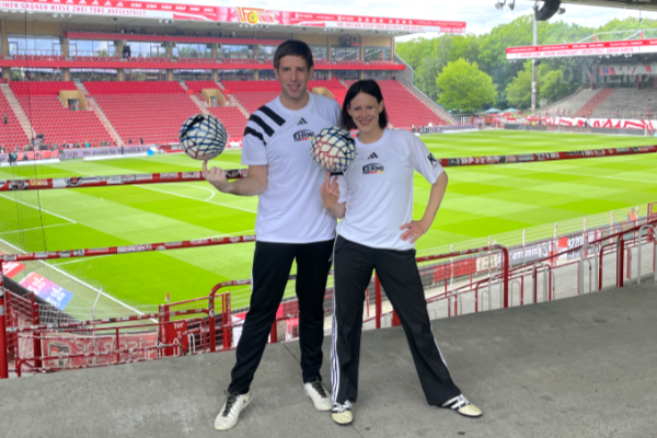 Die Fußballartisten im Stadion An der Alten Försterei am letzten Spieltag der Bundesliga-Saison 2025/26 "Union Berlin vs. Augsburg"
